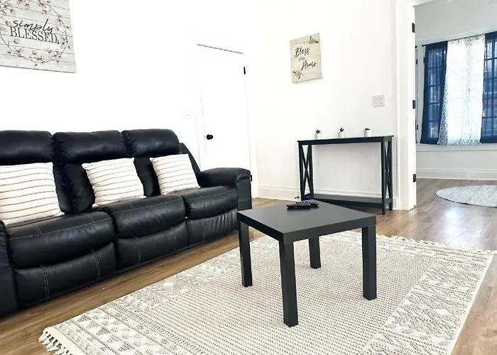 Apartment 2br Urban Hideaway Near Downtown