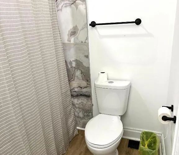 2br Urban Hideaway Near Downtown Apartment *