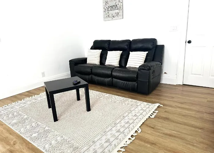2br Urban Hideaway Near Downtown Apartment *