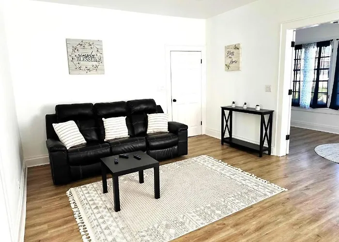 2br Urban Hideaway Near Downtown